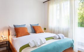 2Bdr Apartment With Balcony Near Maksimir